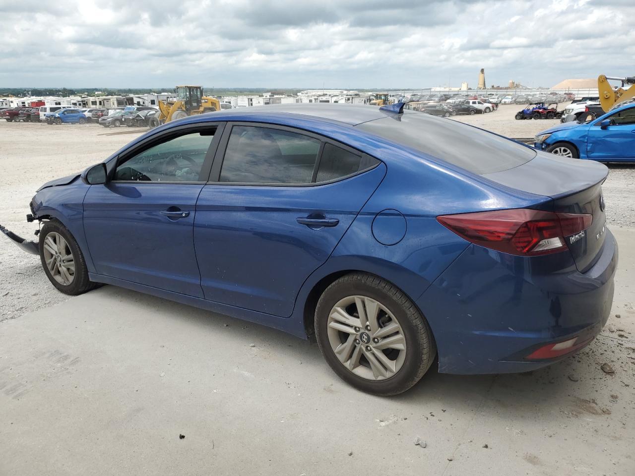 2019 Hyundai Elantra Sel - Image 2