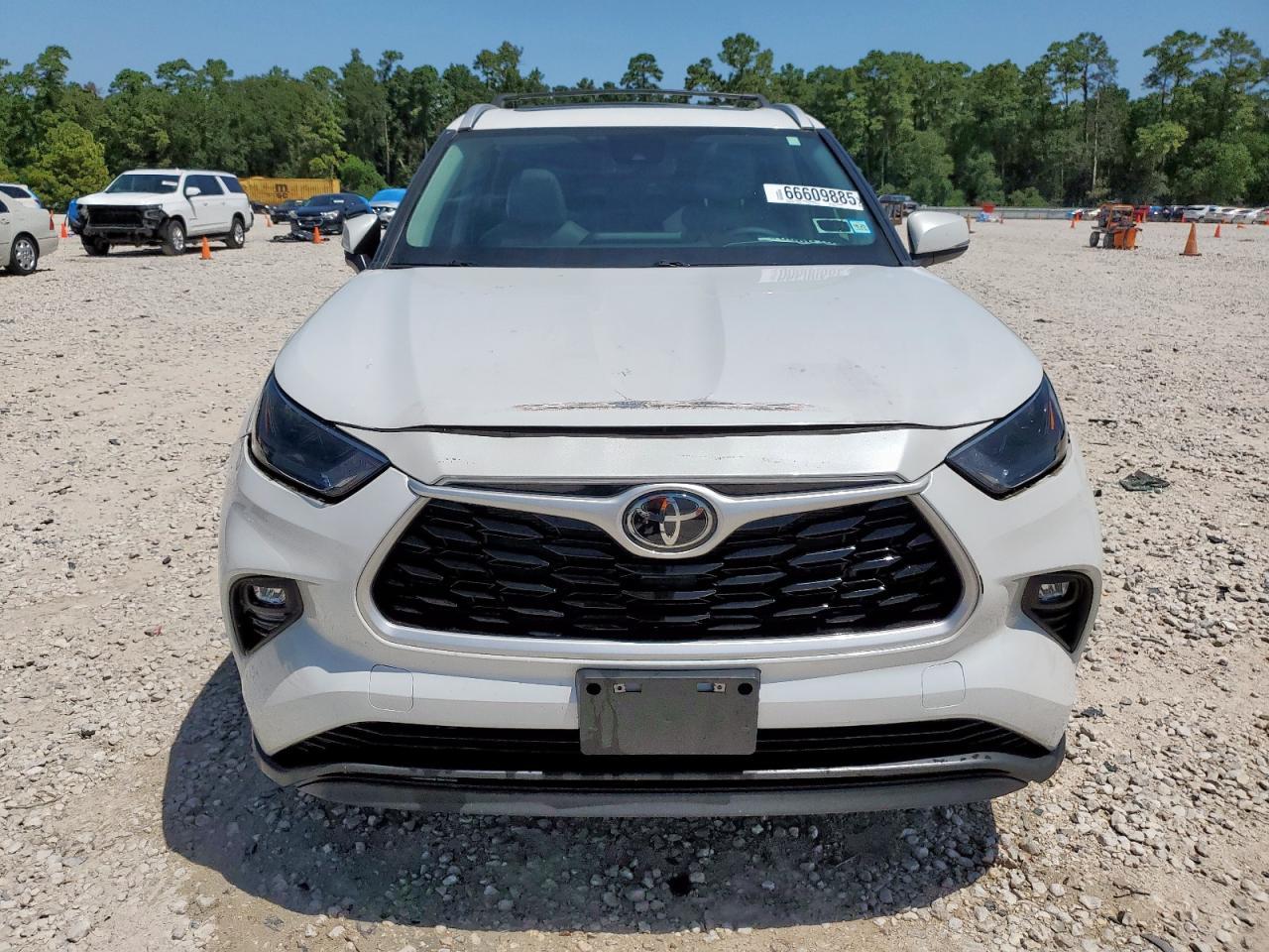 2023 Toyota Highlander L - Image 5