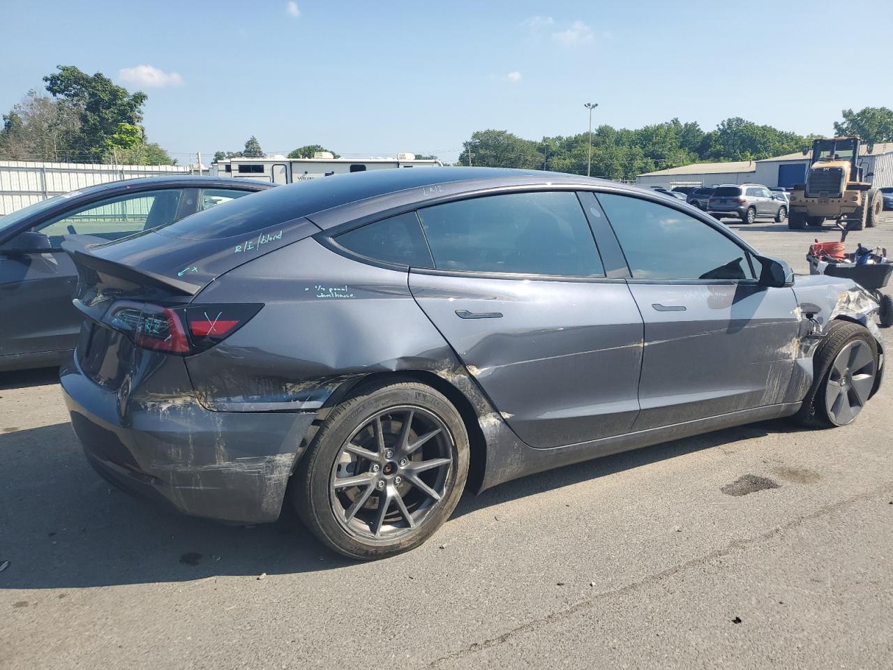 2023 Tesla Model 3 - Фото 3