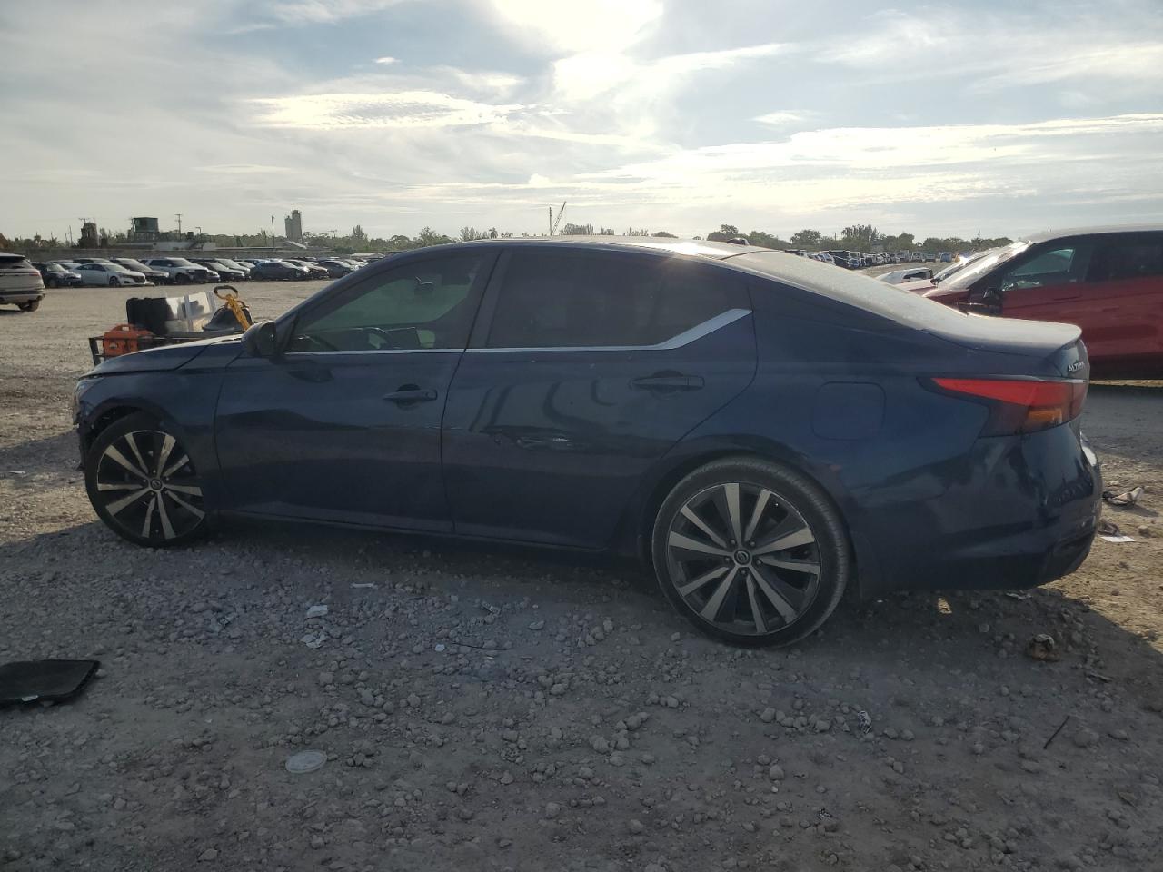 2019 Nissan Altima Sr - Фото 2