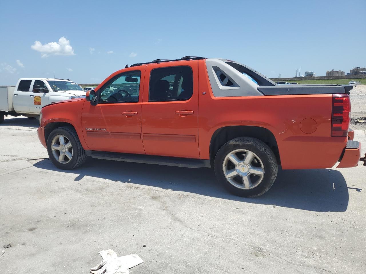2011 Chevrolet Avalanche Lt - Фото 2