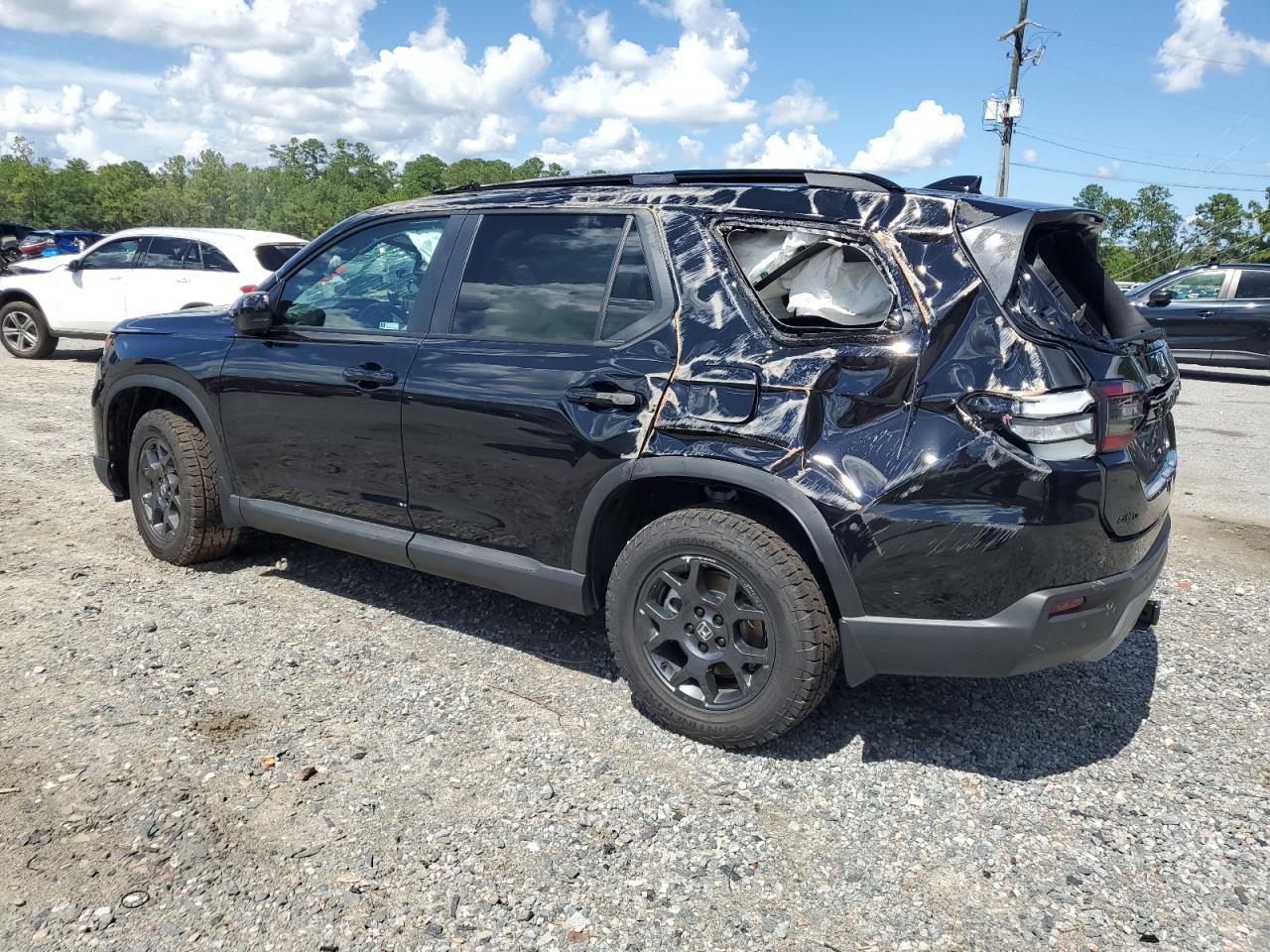 2025 Honda Pilot Trailsport - Image 2