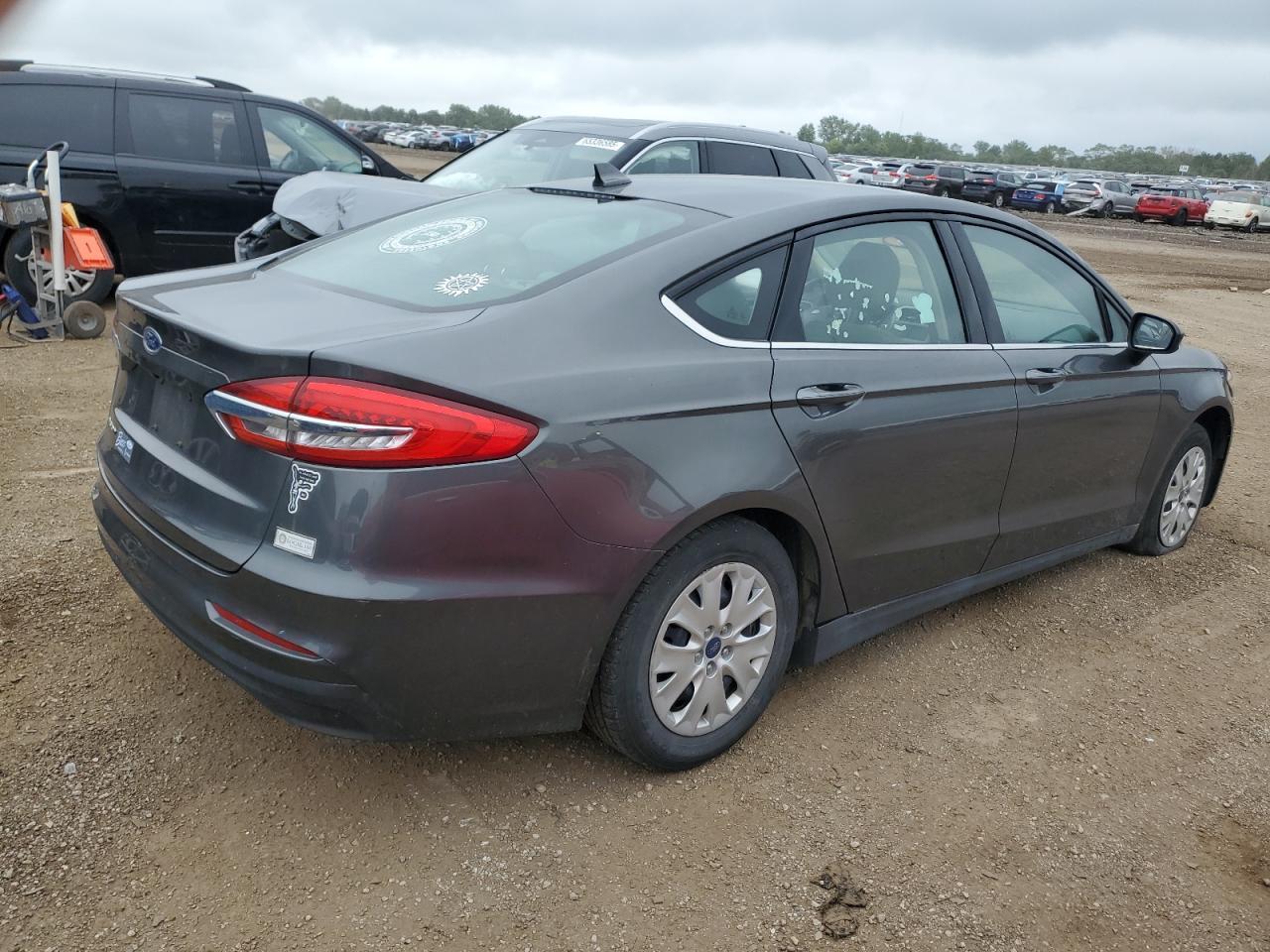 2020 Ford Fusion S - Фото 3