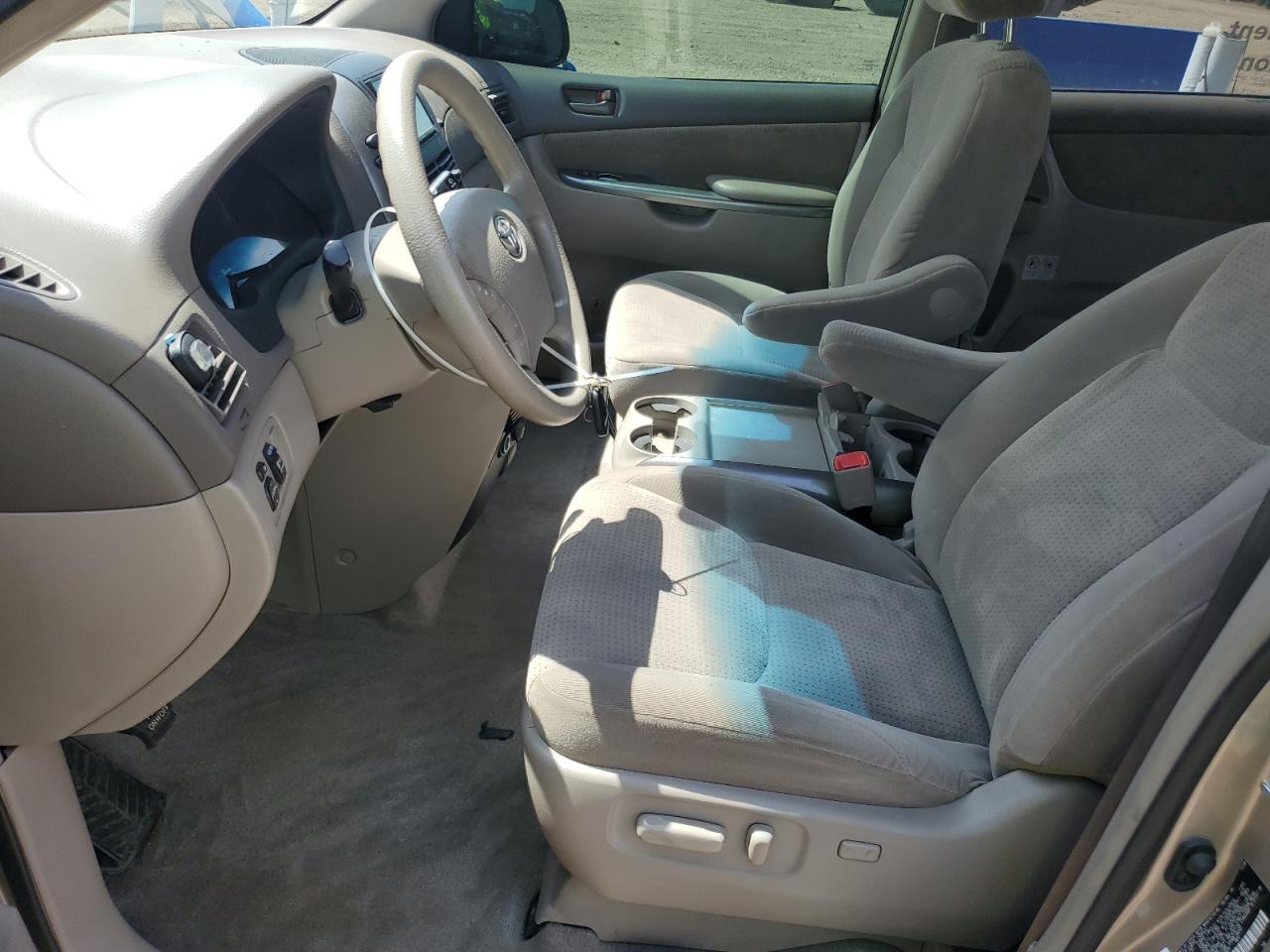 2010 Toyota Sienna Ce - Фото 7