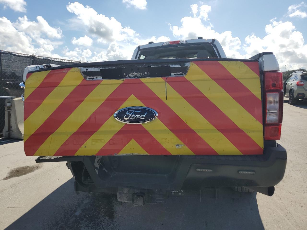 2022 Ford F250 Super Duty - Фото 6