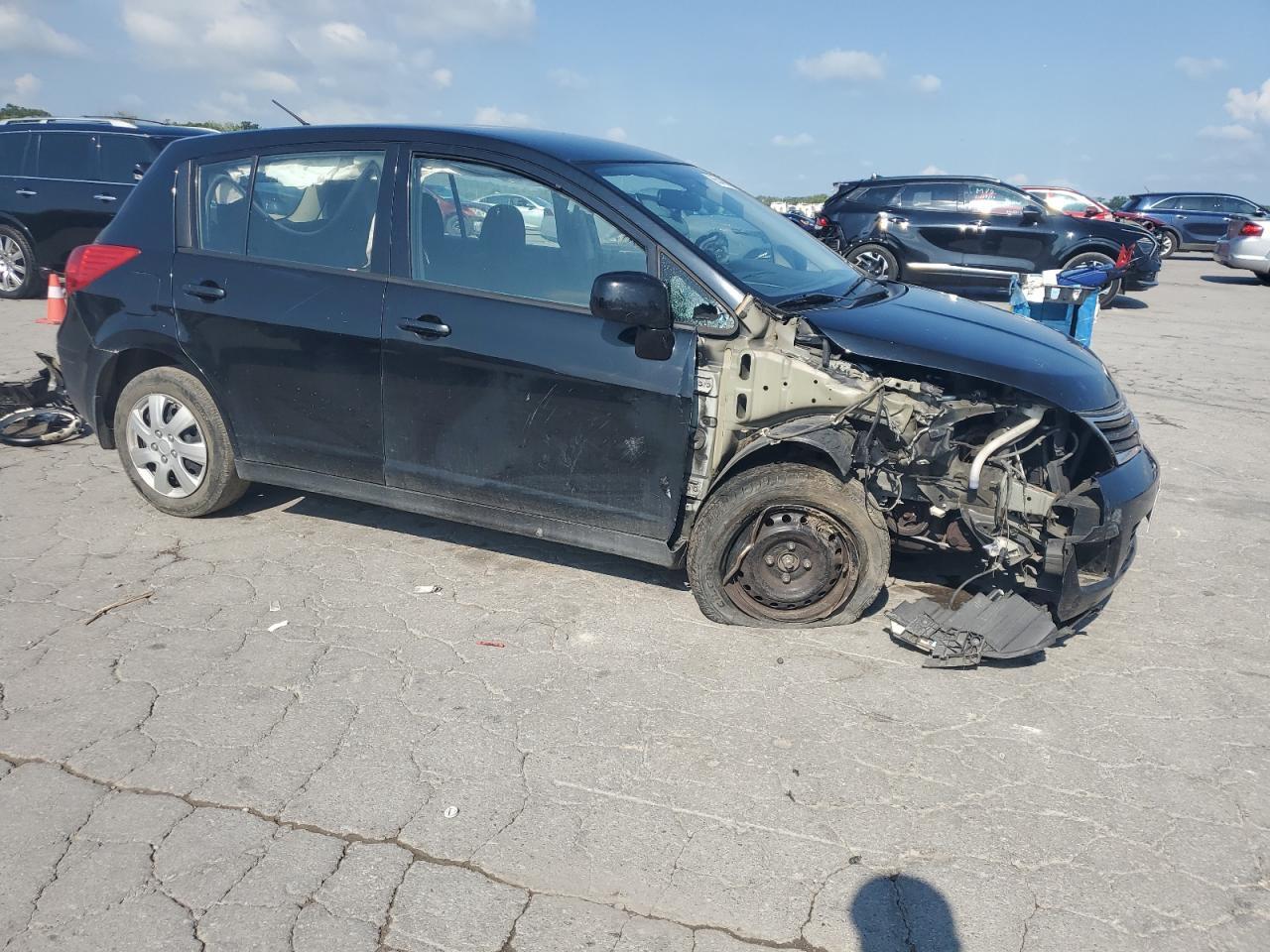 2011 Nissan Versa S - Фото 4