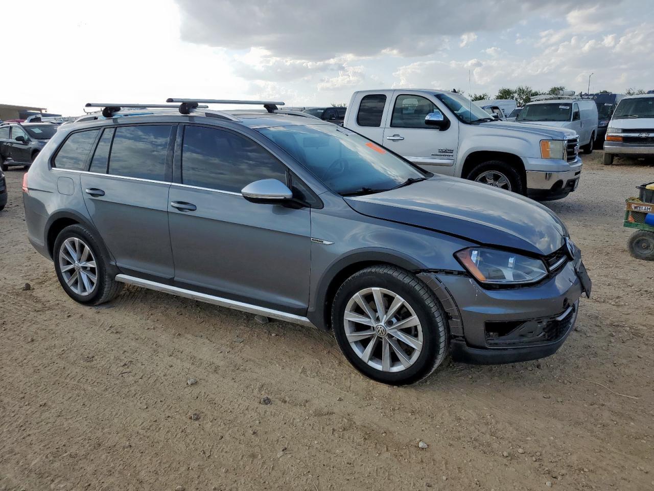 2017 Volkswagen Golf Alltrack S - Image 4