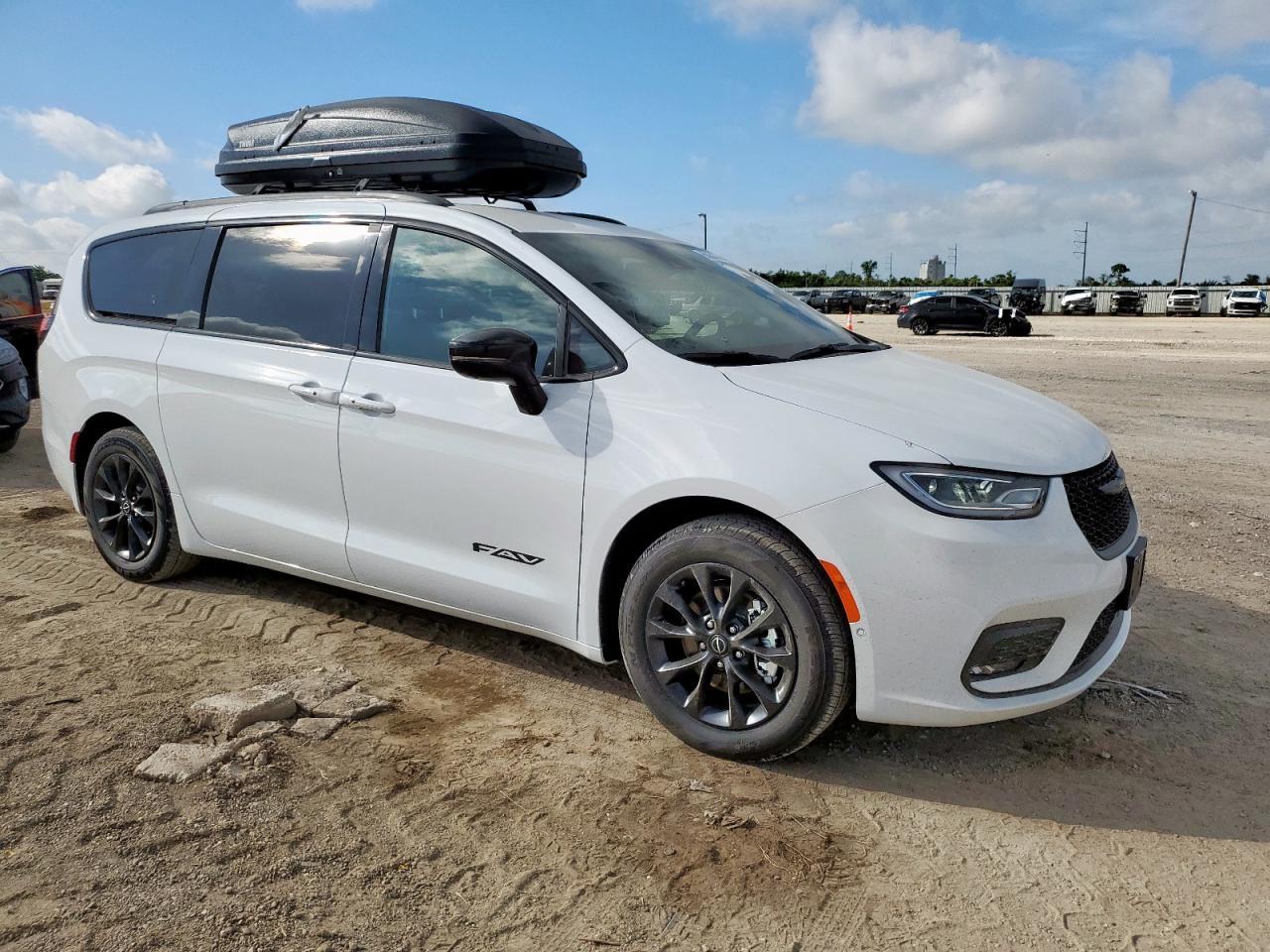 2025 Chrysler Pacifica Select - Image 4