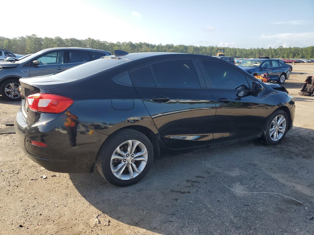 2019 Chevrolet Cruze Ls - Image 3