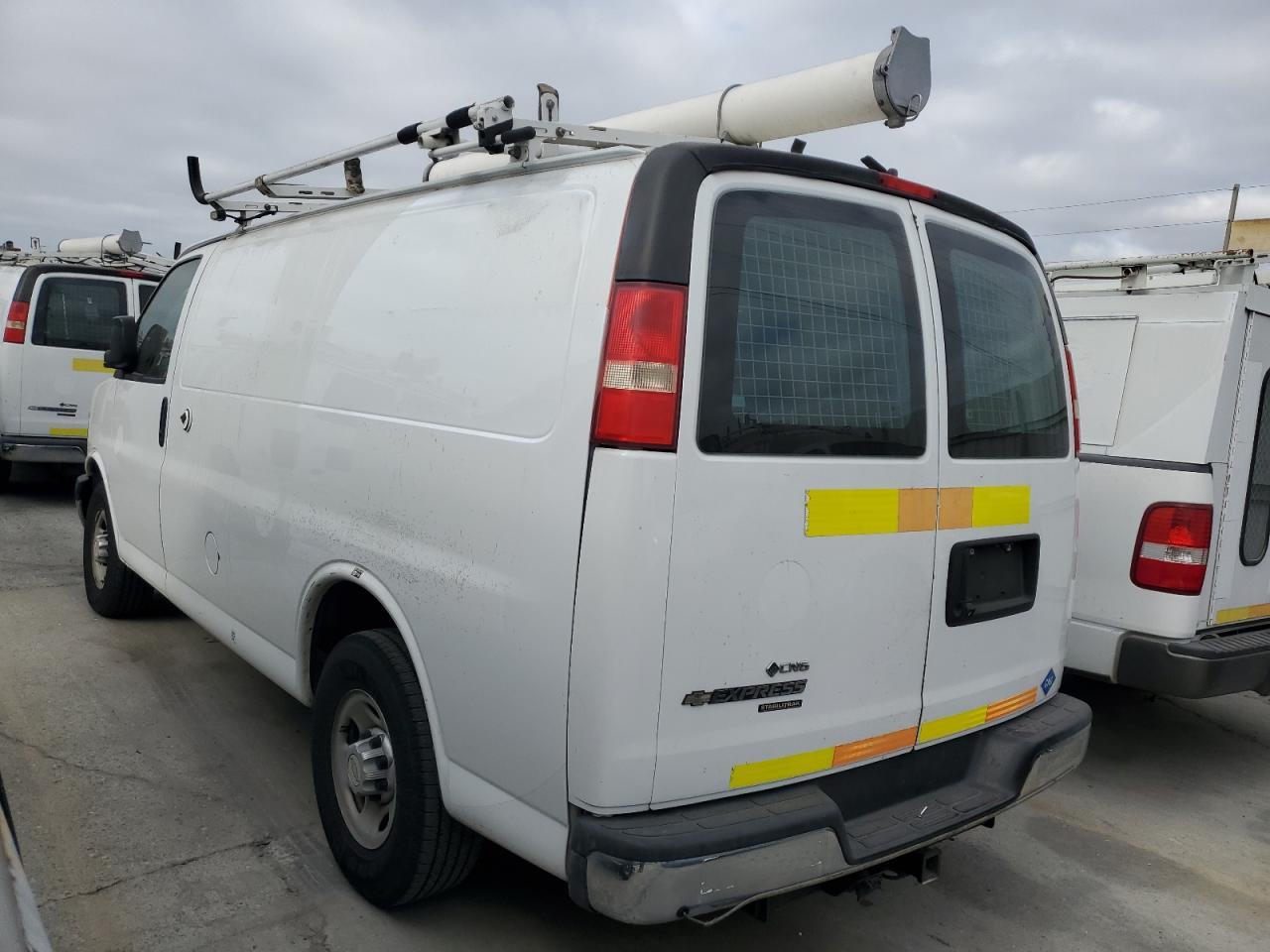 2014 Chevrolet Express G2500 - Фото 2