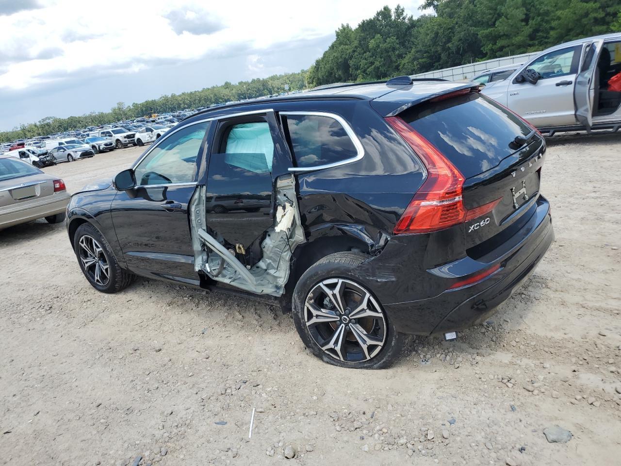 2022 Volvo Xc60 B5 Momentum B5 Momentum - Фото 2