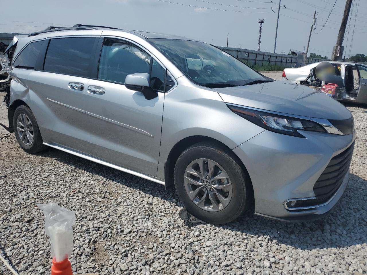 2023 Toyota Sienna Xle - Фото 4
