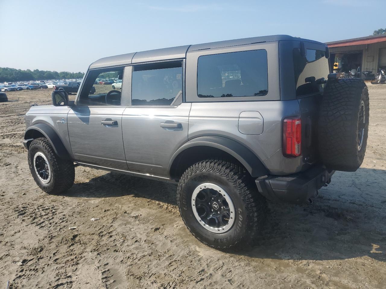 2024 Ford Bronco Black Diamond - Image 2