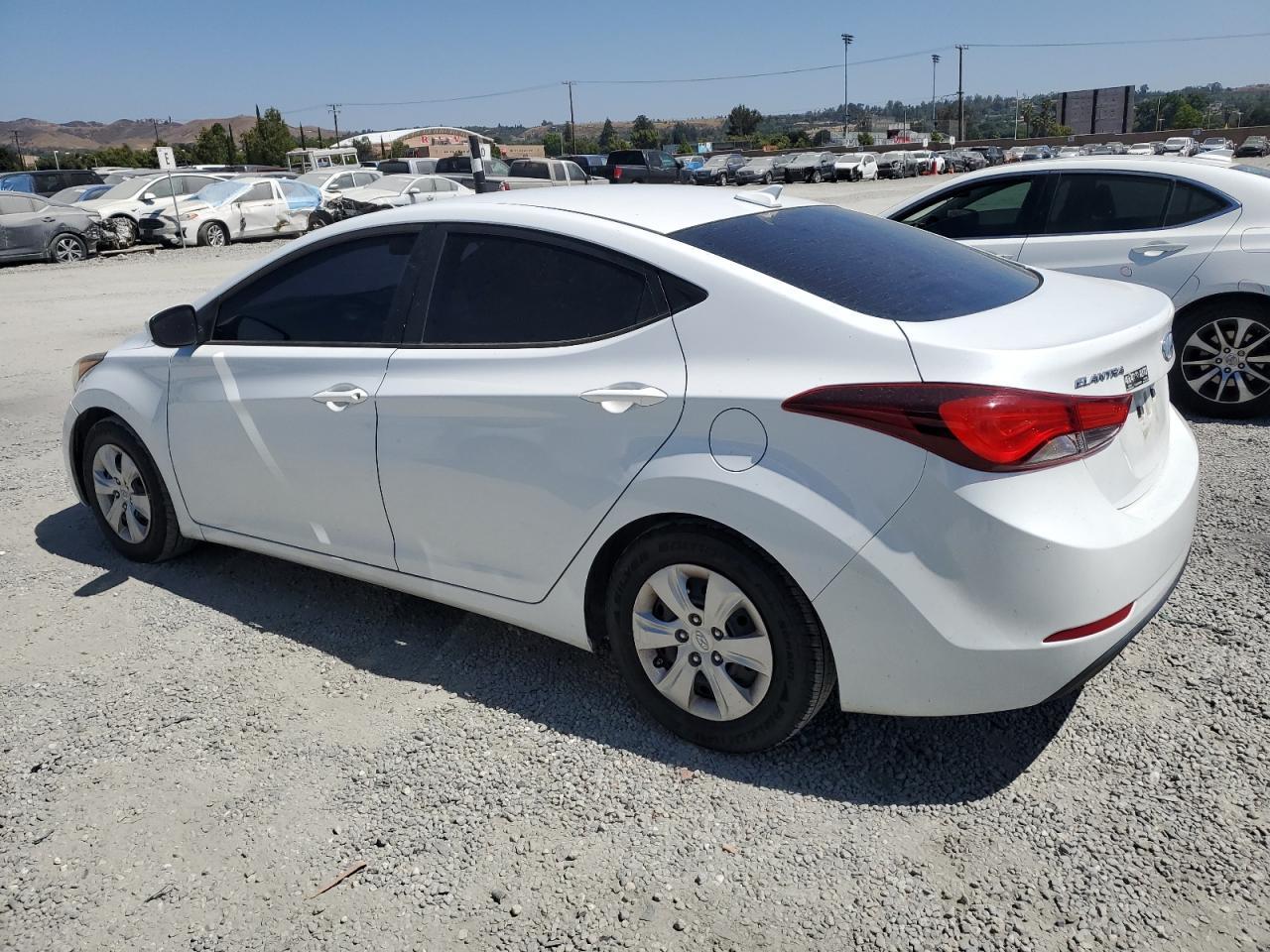 2016 Hyundai Elantra Se - Фото 2