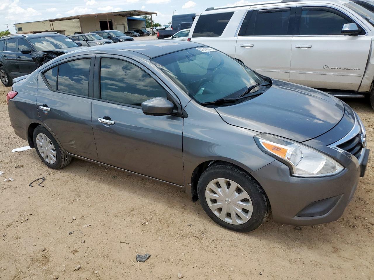 2016 Nissan Versa S - Фото 4