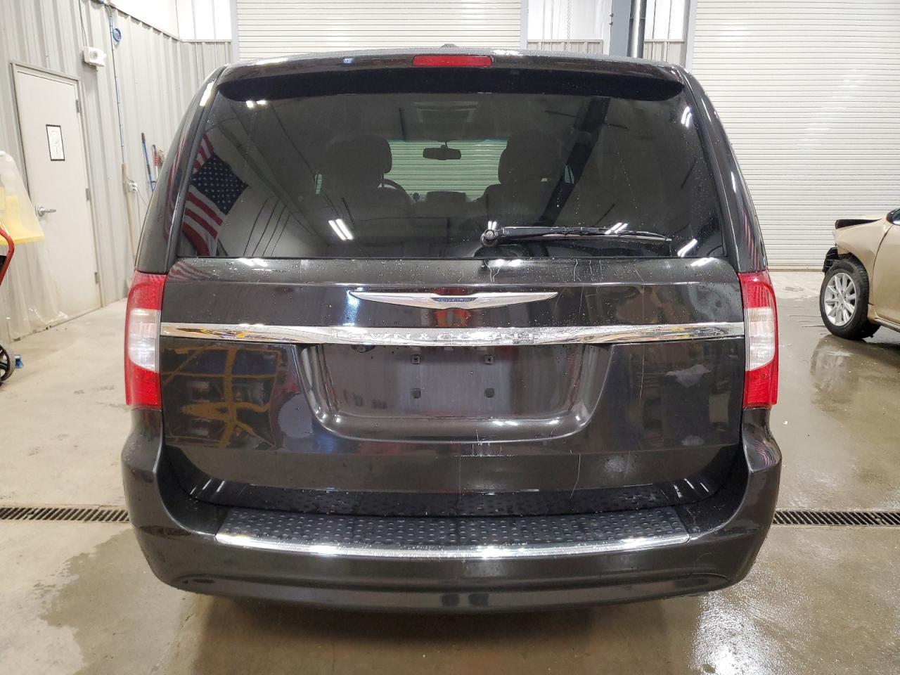 2014 Chrysler Town & Country Touring - Image 6