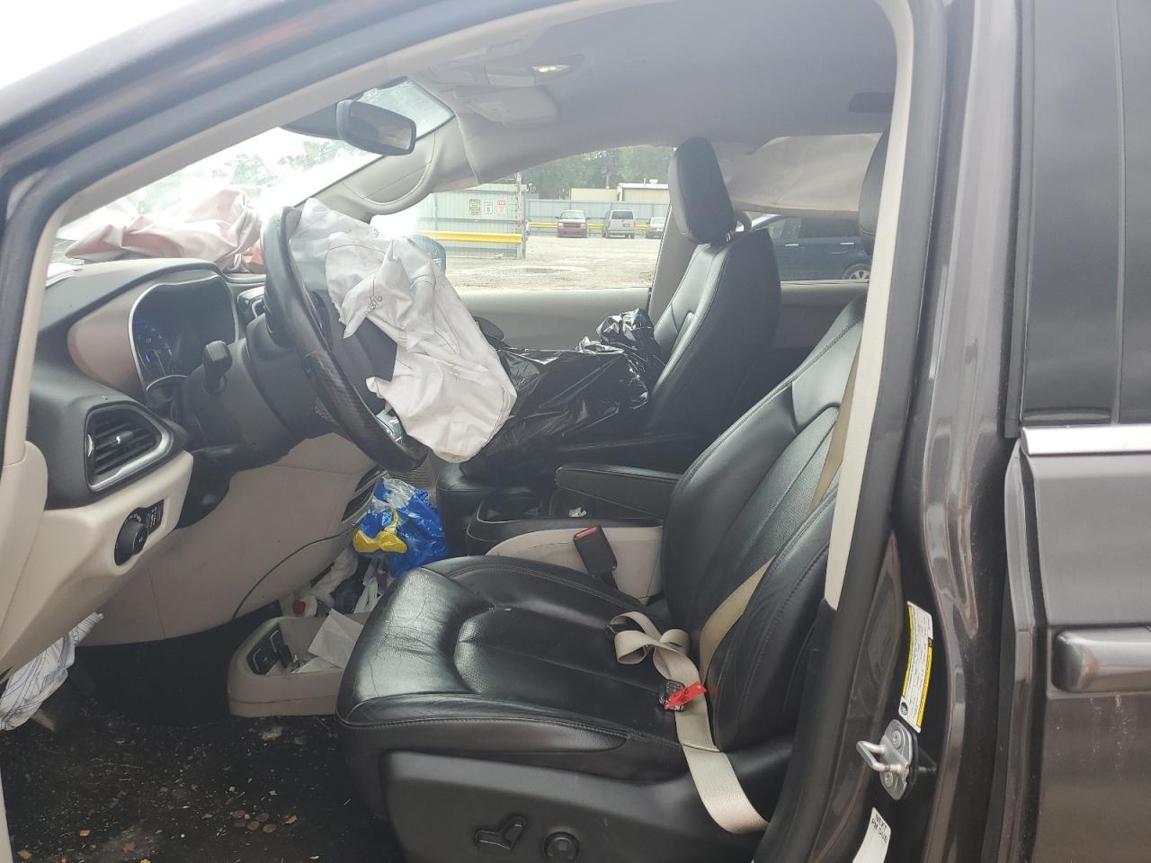 2019 Chrysler Pacifica Touring L - Image 7