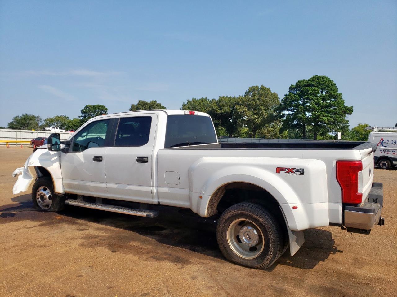 2019 Ford F350 Super Duty - Фото 2