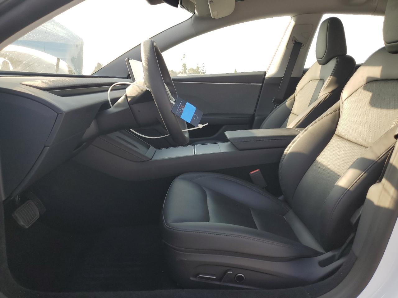 2025 Tesla Model 3 - Фото 7