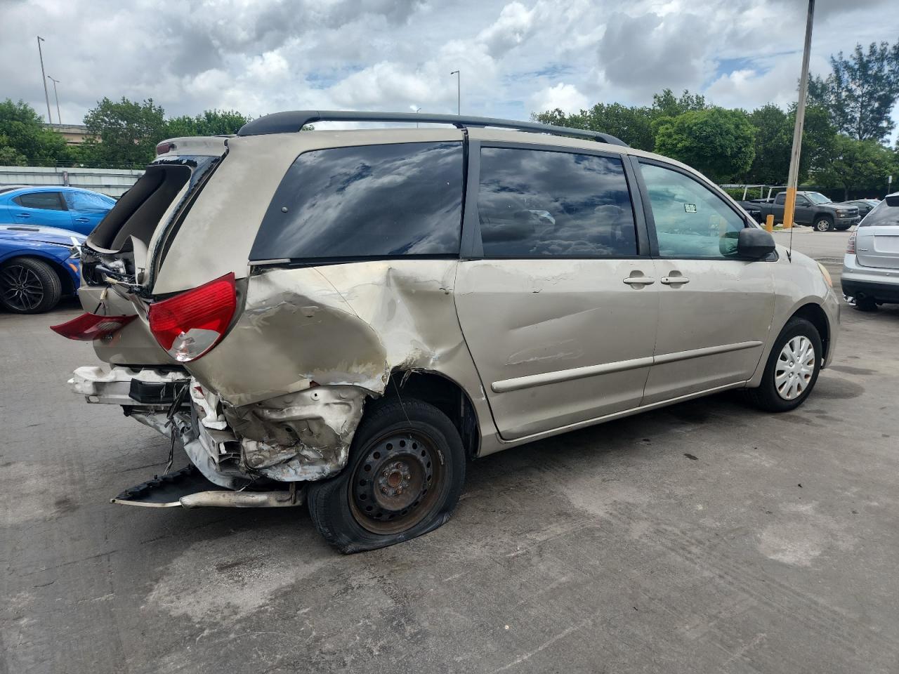 2006 Toyota Sieanna - Image 3