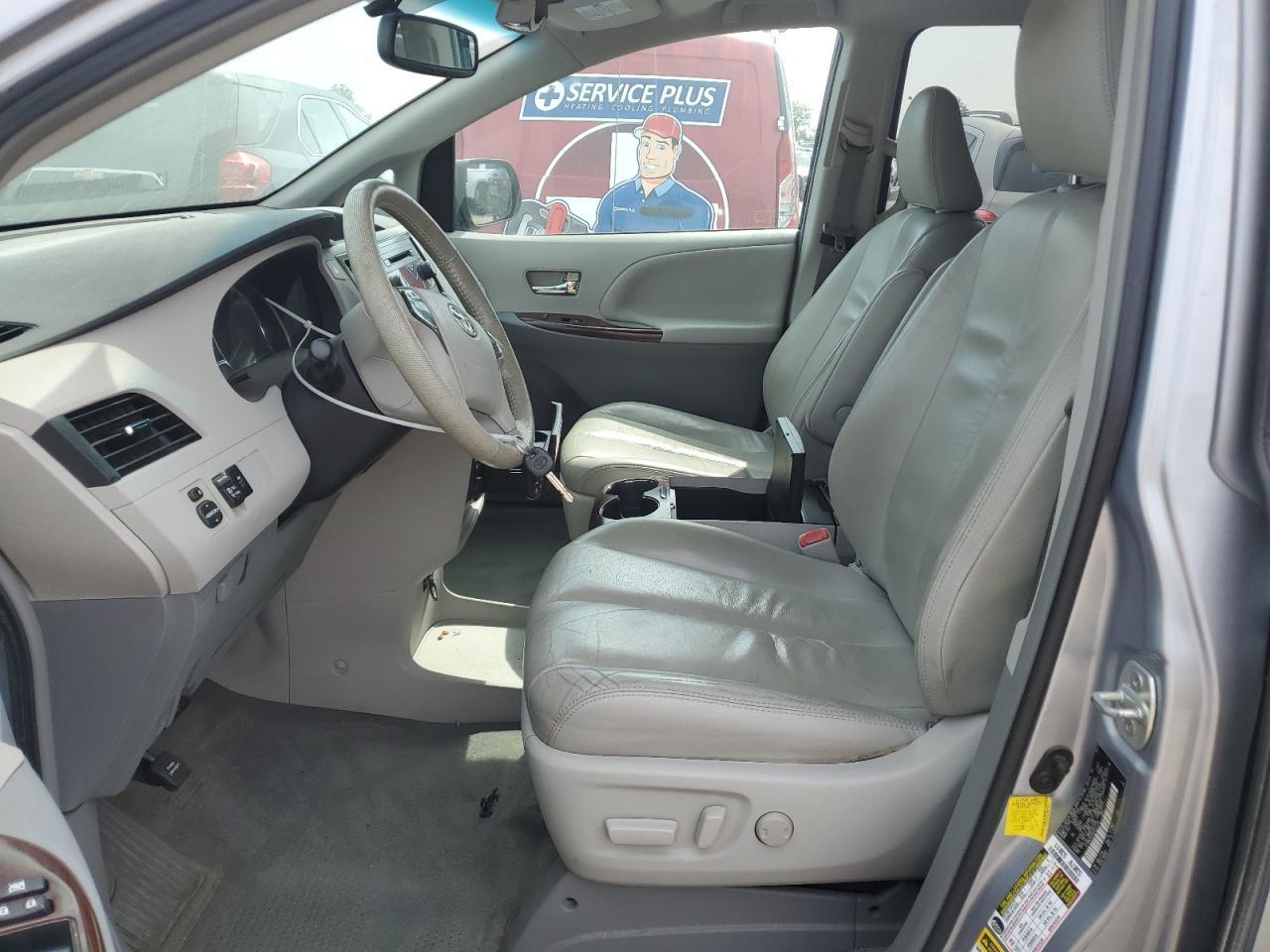 2012 Toyota Sienna Xle - Image 7