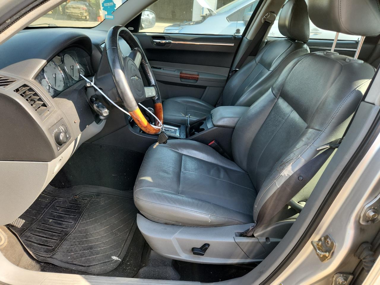 2005 Chrysler 300 Touring - Фото 7