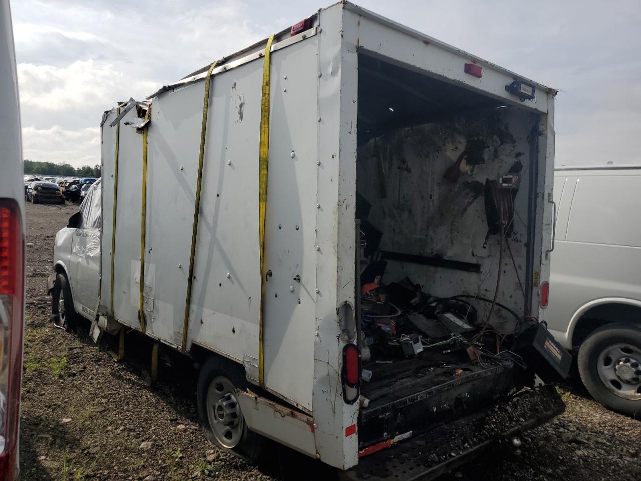 2004 GMC Savana Cutaway G3500 - Фото 2