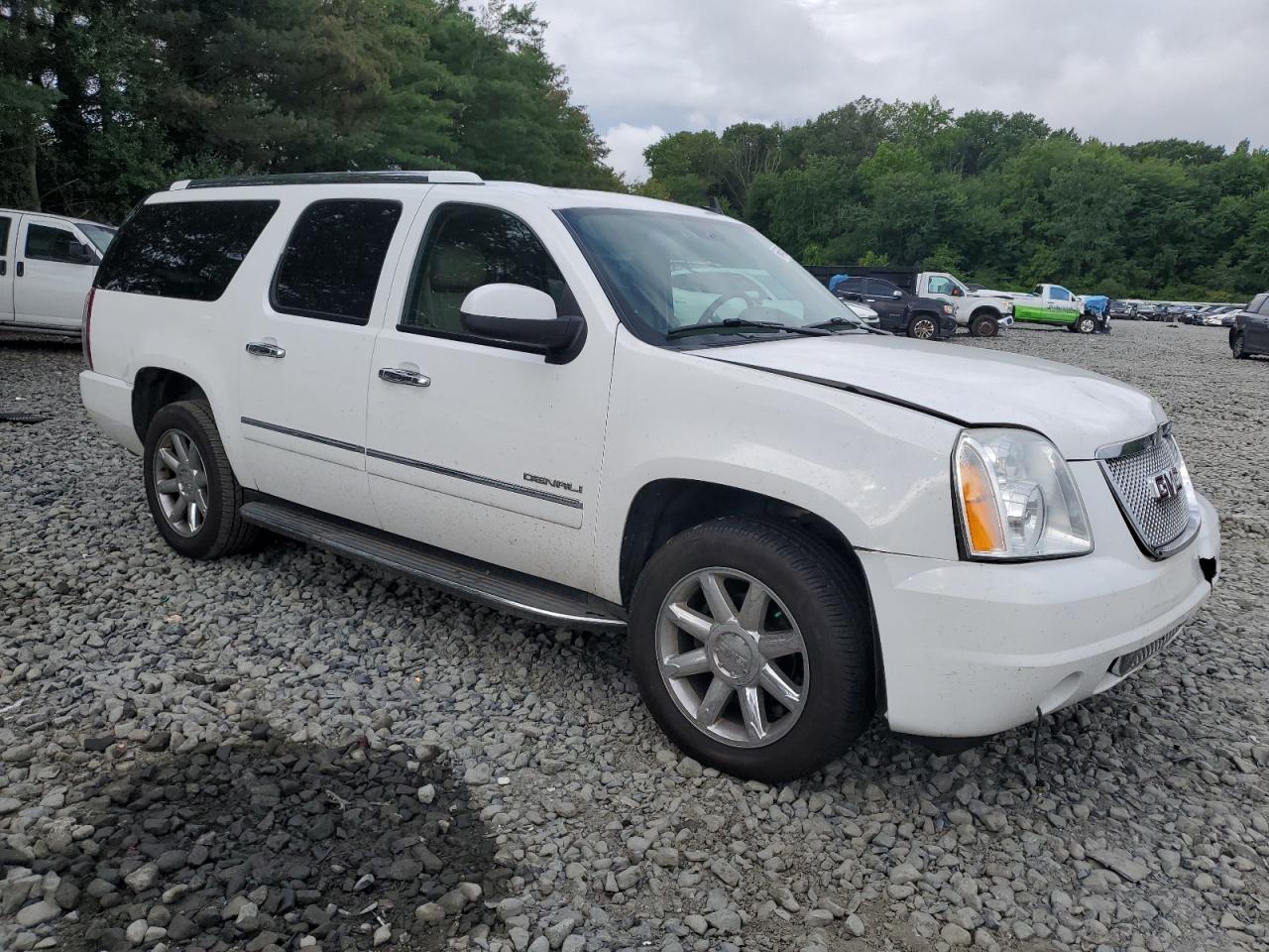 2011 GMC Yukon Xl Denali - Image 4