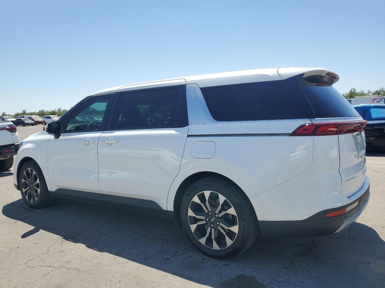 2024 Kia Carnival Ex - Image 2