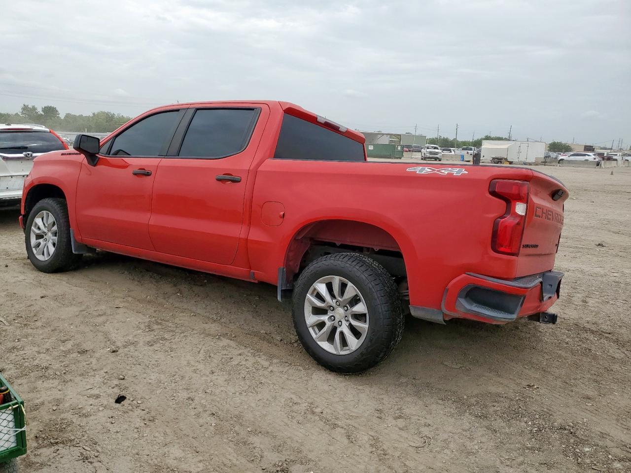 2021 Chevrolet Silverado K1500 Custom - Фото 2