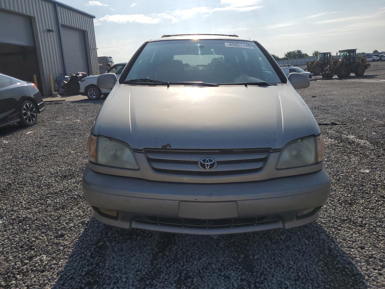 2002 Toyota Sienna Le - Image 5