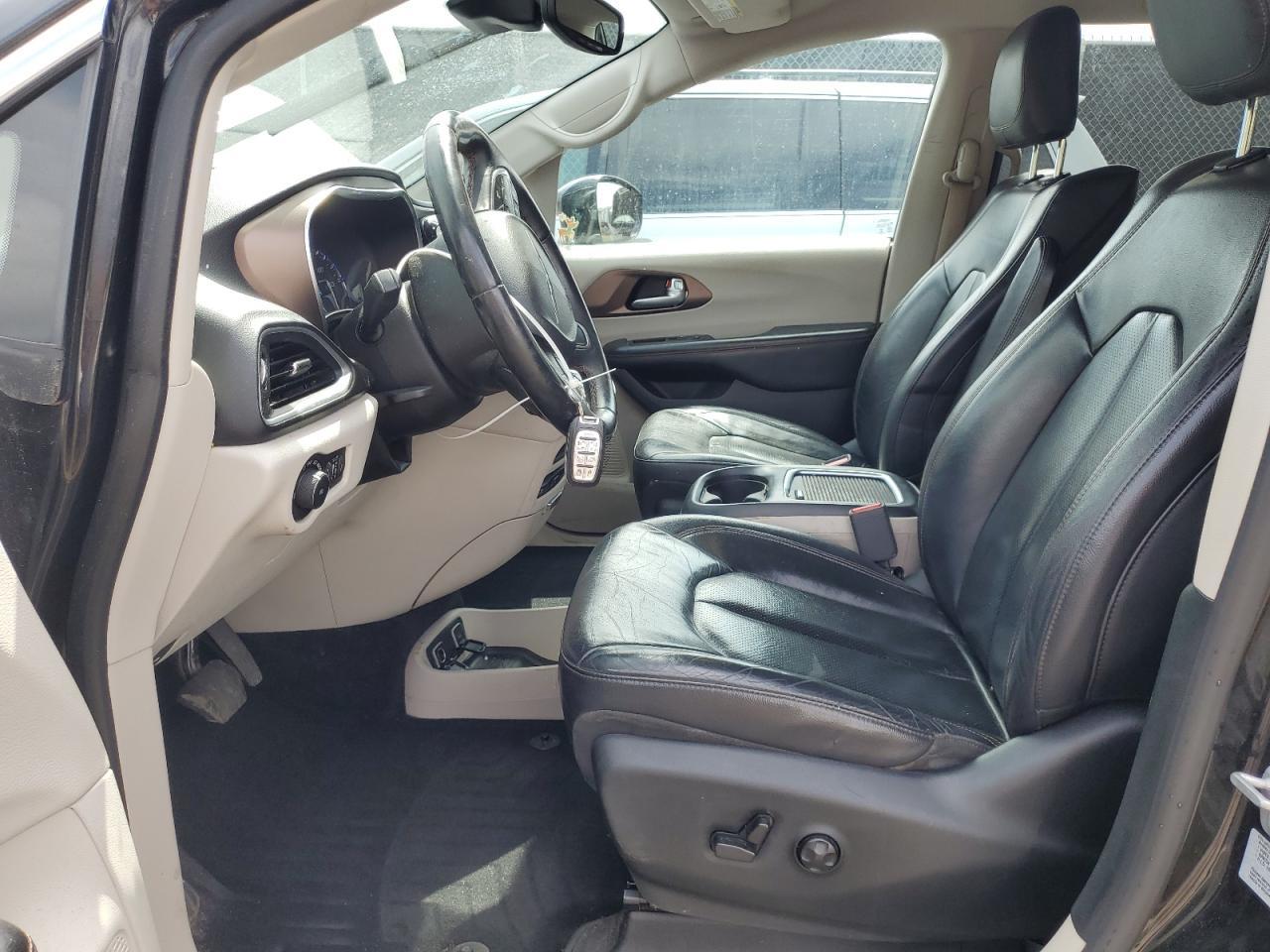 2017 Chrysler Pacifica Touring L Plus - Image 7