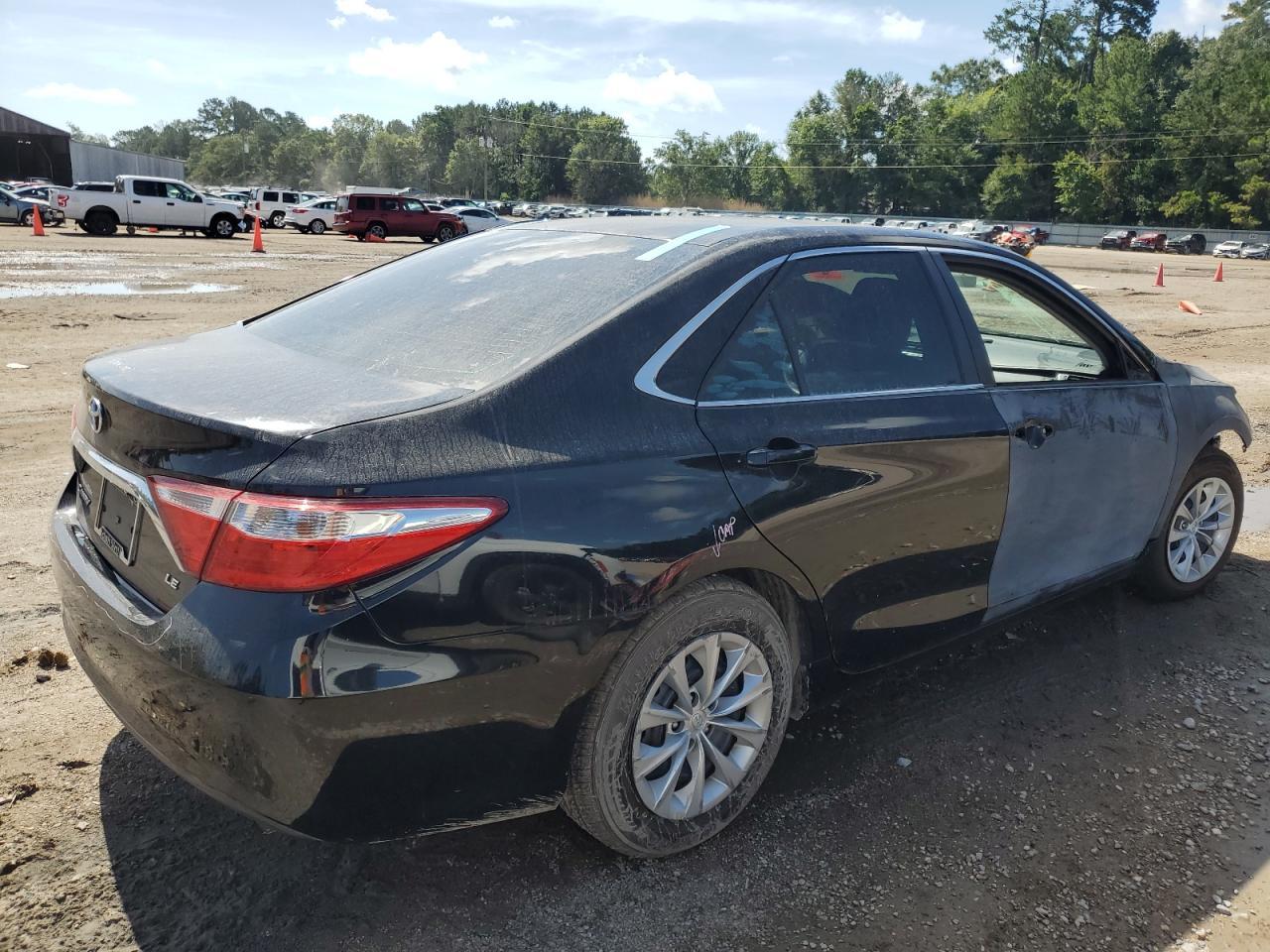 2016 Toyota Camry Le - Фото 3