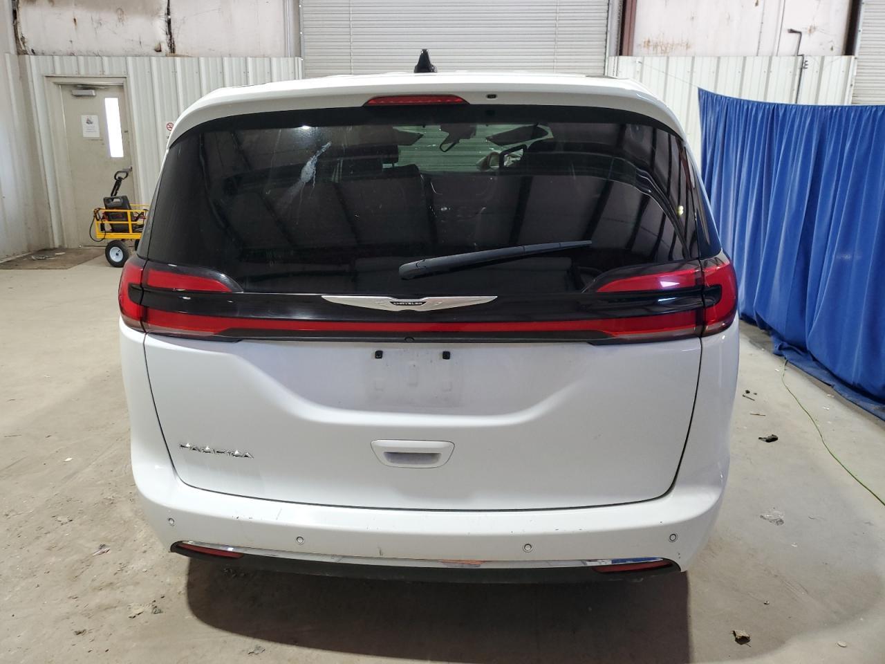 2023 Chrysler Pacifica Touring L - Фото 6