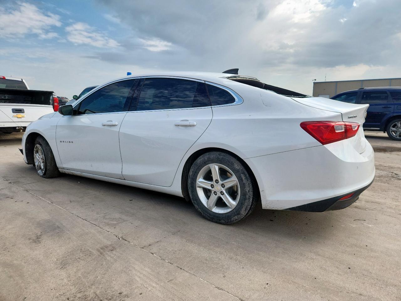 2021 Chevrolet Malibu Ls - Фото 2
