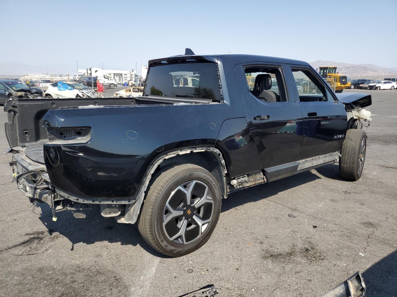 2023 Rivian R1T Adventure - Фото 3