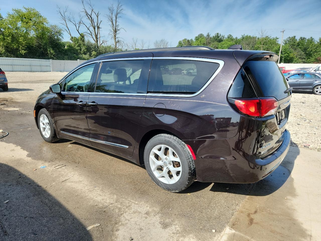 2017 Chrysler Pacifica Touring L - Фото 2