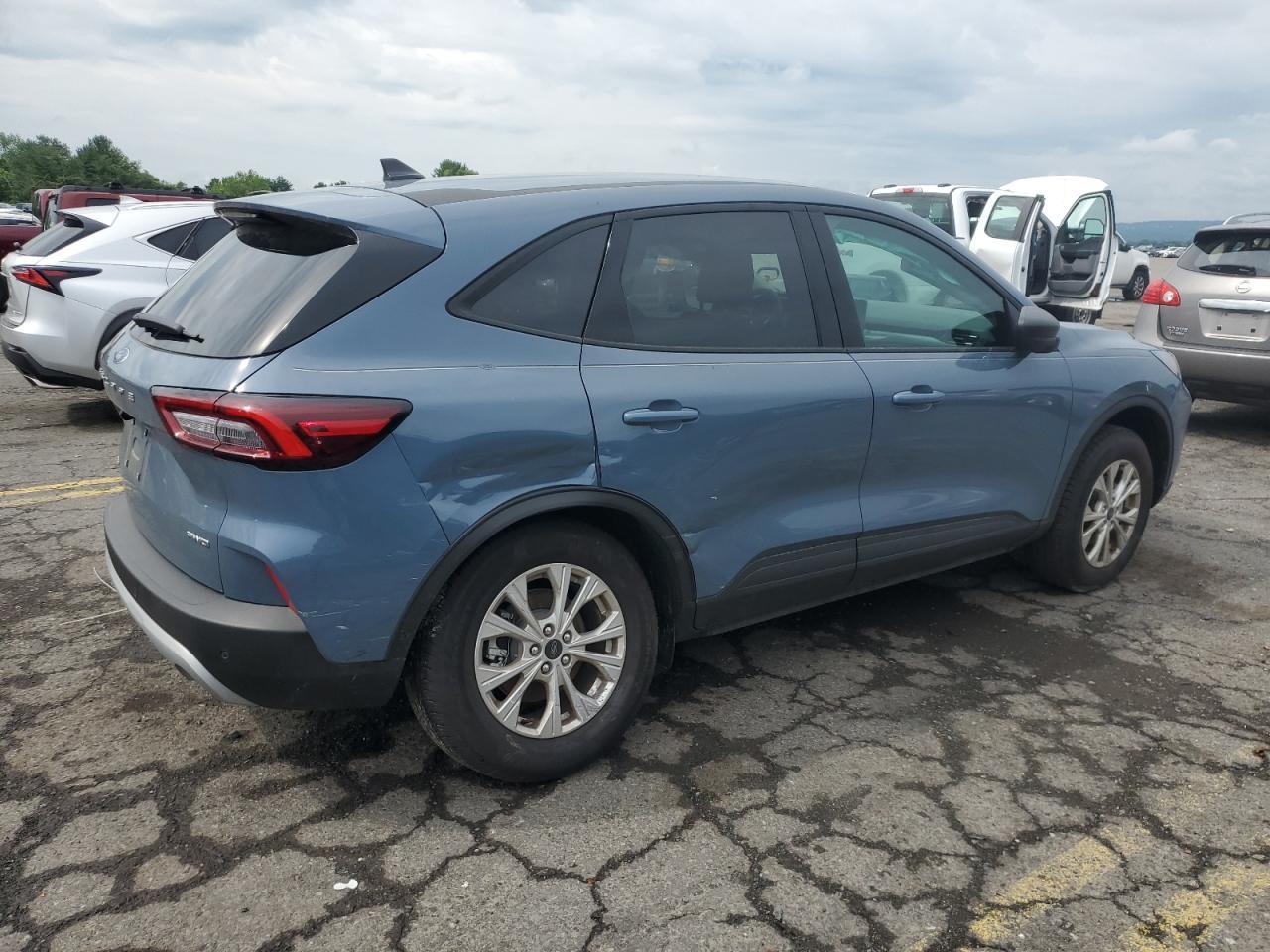 2025 Ford Escape Active - Image 3