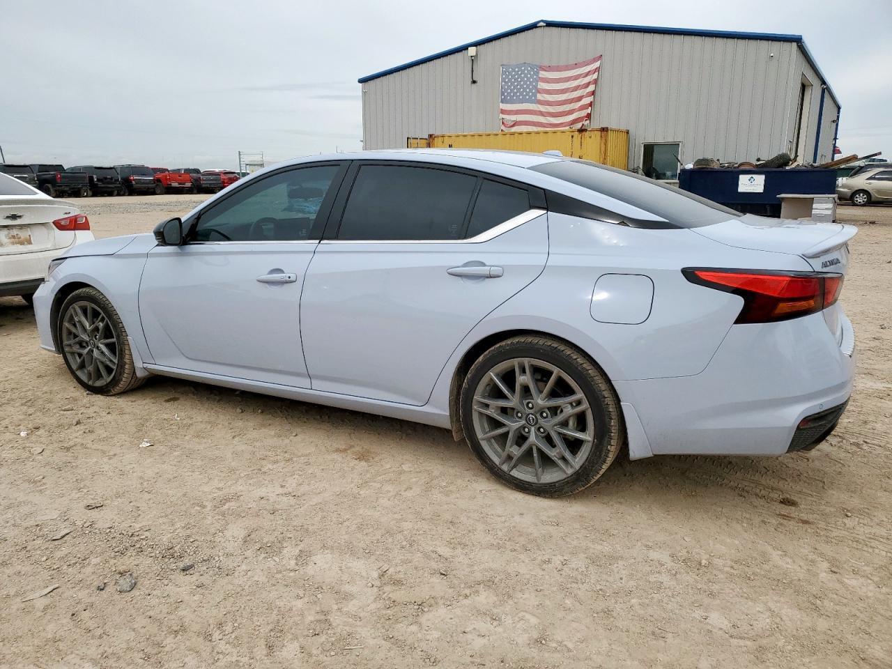 2023 Nissan Altima Sr - Фото 2