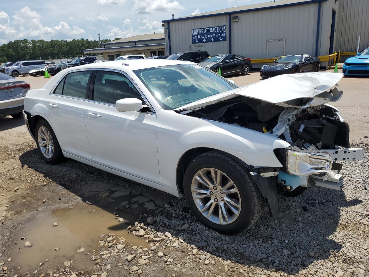 2020 Chrysler 300 Touring - Image 4