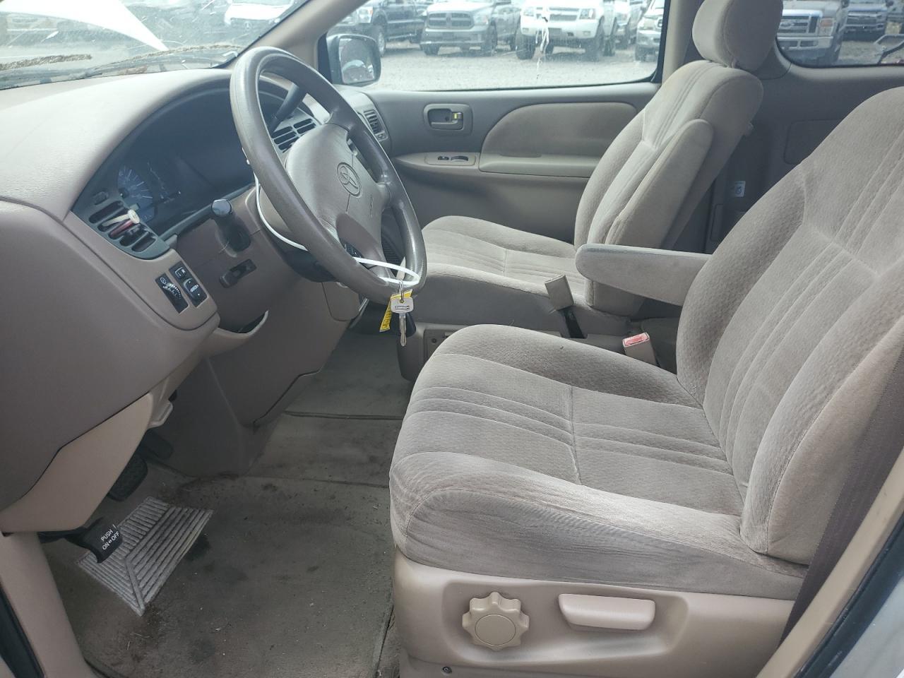 2002 Toyota Sienna Ce - Image 7