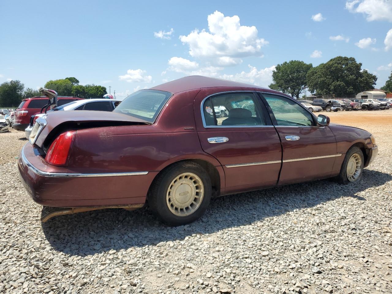 2000 Lincoln Town Car Executive - Фото 3