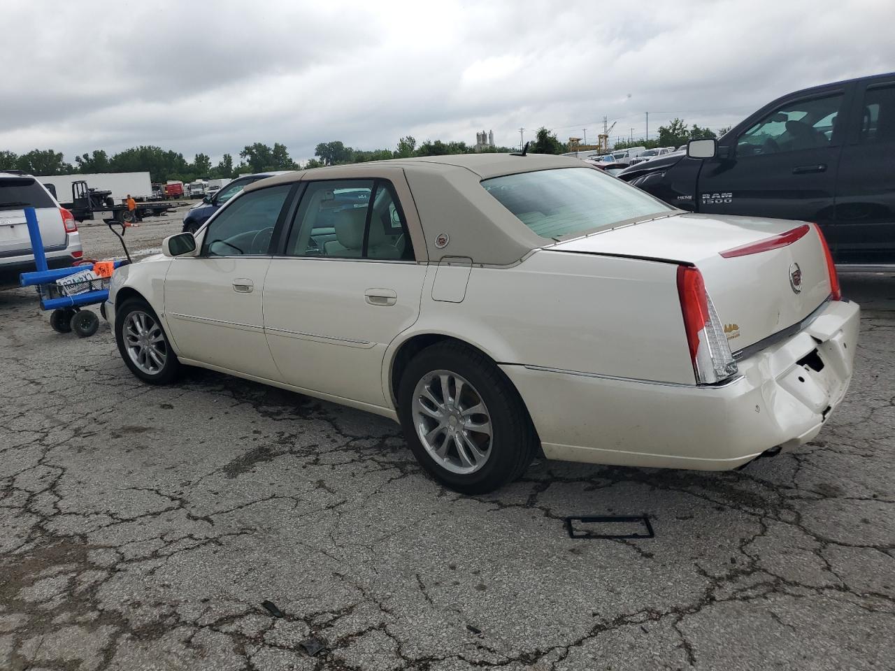 2008 Cadillac Dts - Фото 2