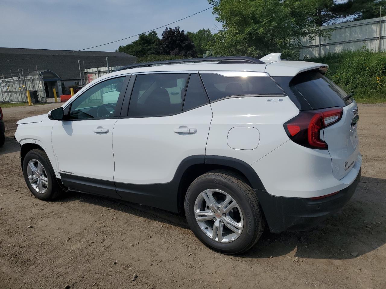 2024 GMC Terrain Sle - Image 2