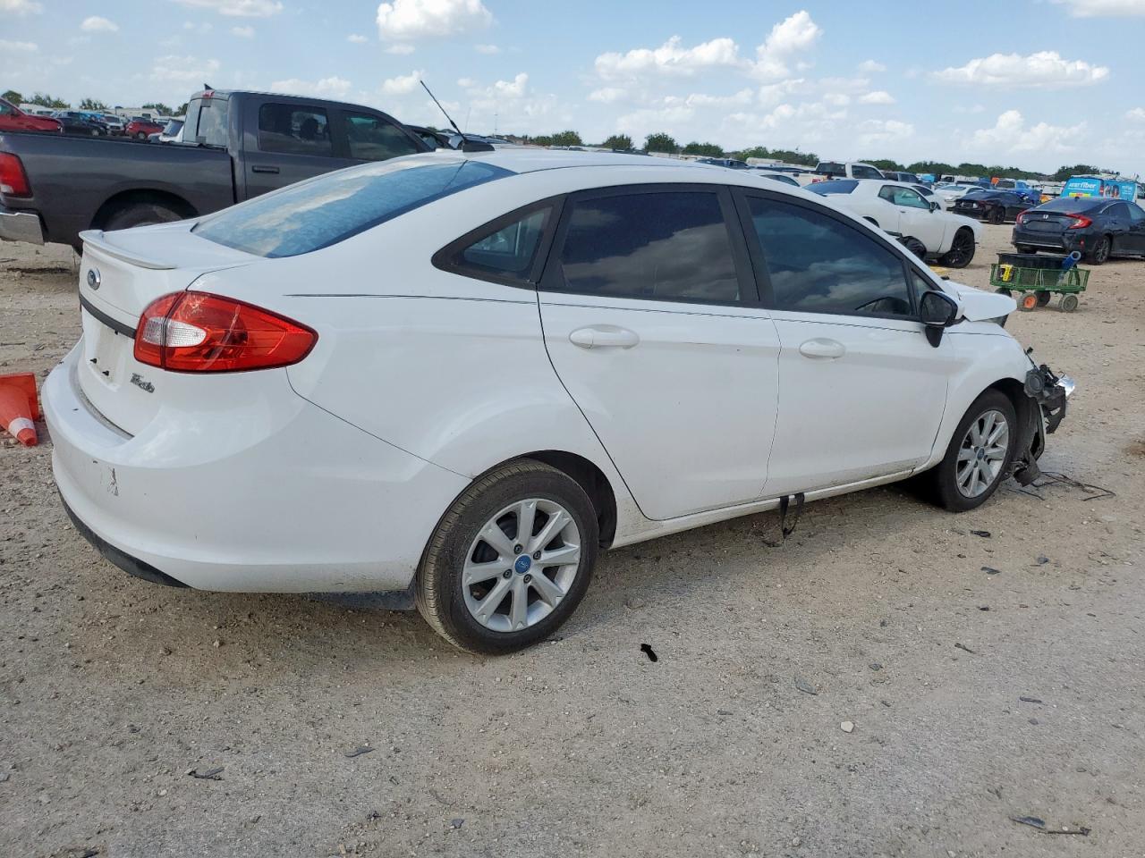 2012 Ford Fiesta Se - Фото 3