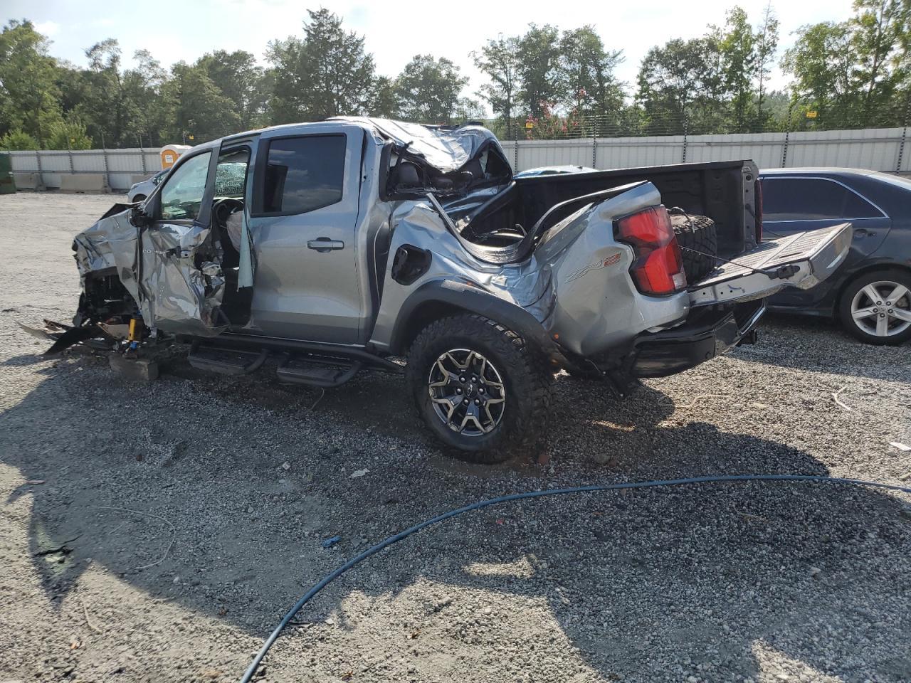 2024 Chevrolet Colorado Zr2 - Image 2