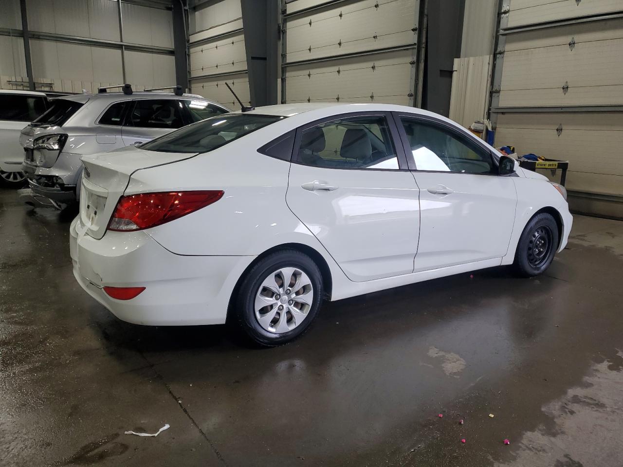 2016 Hyundai Accent Se - Фото 3