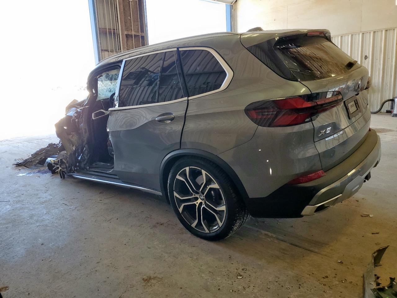 2025 BMW X5 xDrive40I - Фото 2