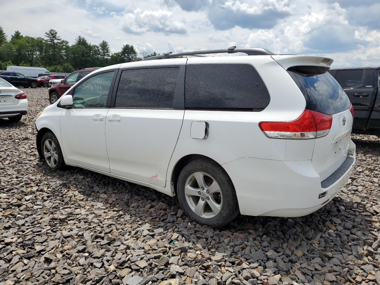 2011 Toyota Sienna Le - Фото 2