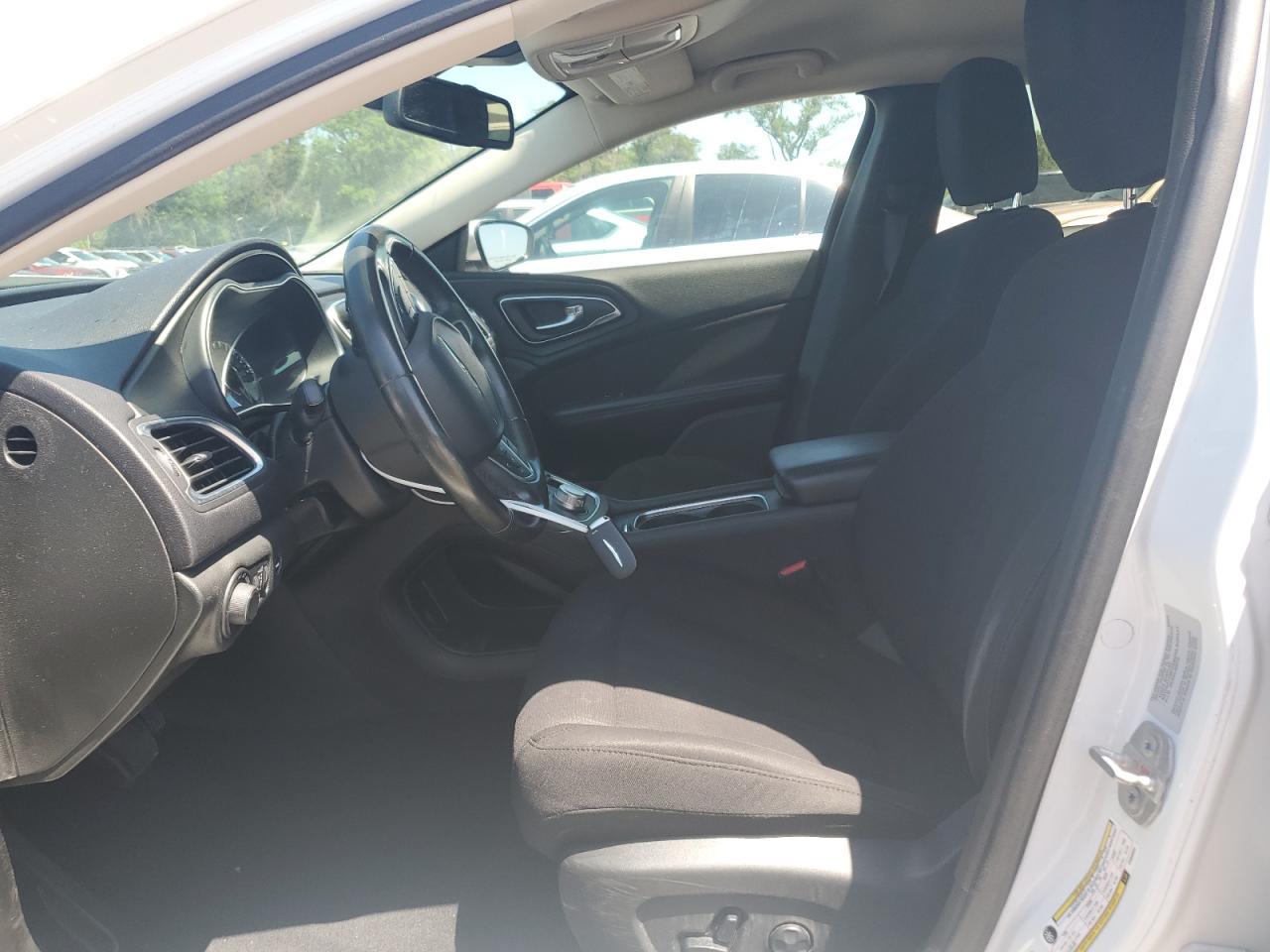 2015 Chrysler 200 Limited - Фото 7